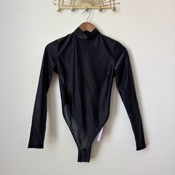 Savage Not Sorry Long Sleeve Open Back Glissenette Teddy Medium Black NEW NWT - Picture 2 of 12